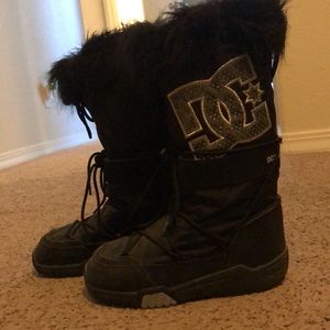 DC brand snow boots